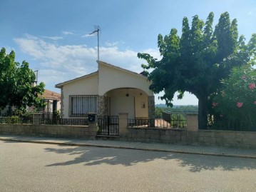 House 4 Bedrooms in Cambrerol