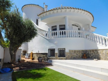 House 5 Bedrooms in Vistabella