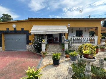 House 3 Bedrooms in Aiguaviva Parc