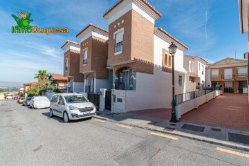 Casa o chalet 4 Habitaciones en La Zubia