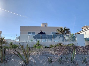 House 4 Bedrooms in Playa de las Gaviotas-El Pedrucho