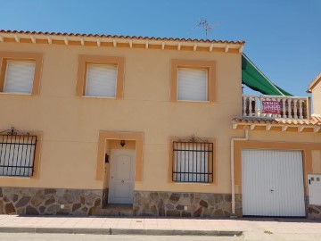 House 4 Bedrooms in Corral de Almaguer