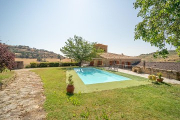 Maison 6 Chambres à Echarren de Guirguillano