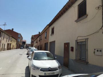 House 4 Bedrooms in Cortes