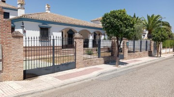 House 5 Bedrooms in Zona Avenida de Europa