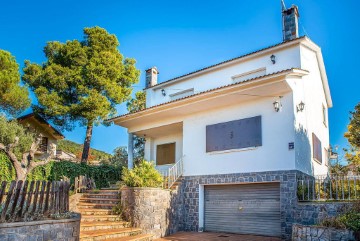 House 4 Bedrooms in Mirador del Montseny