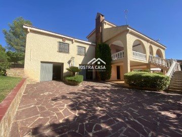 House 4 Bedrooms in Urbanización la Lloma