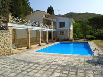 House 8 Bedrooms in Sedano