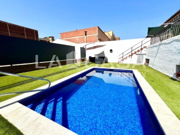 Apartment 3 Bedrooms in Sant Adrià Nord