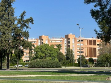 Piso 4 Habitaciones en Sevilla este