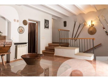 House 5 Bedrooms in La Monjoia