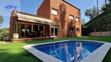 House 4 Bedrooms in Can Prat