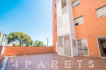 Apartment 4 Bedrooms in Via Europa - Parque Central