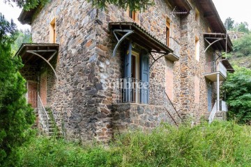 House 4 Bedrooms in Veinat del Comalet