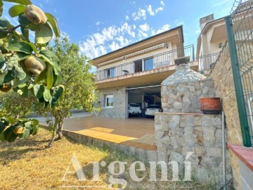 House 3 Bedrooms in Parets del Vallès