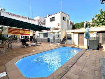 House 6 Bedrooms in Pineda de Mar Centre