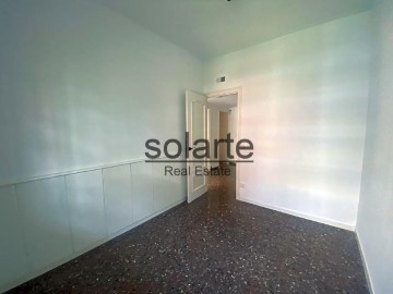 Apartment 4 Bedrooms in Collblanc