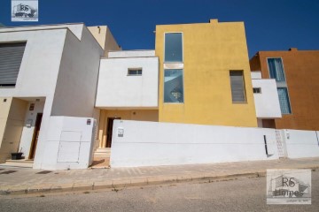 Casa o chalet 4 Habitaciones en El Paraiso-Los Almendros