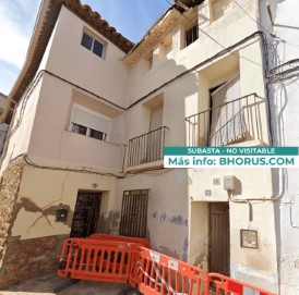 House 3 Bedrooms in Cadrete