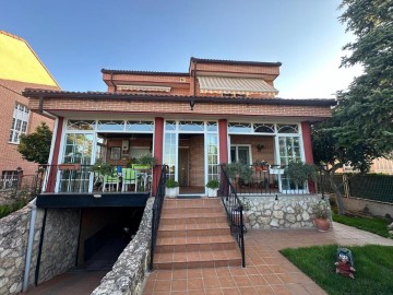 House 5 Bedrooms in Griñón