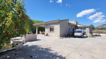 House 4 Bedrooms in Hondón de las Nieves / el Fondó de les Neus