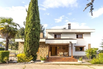 House 6 Bedrooms in Guadarrama