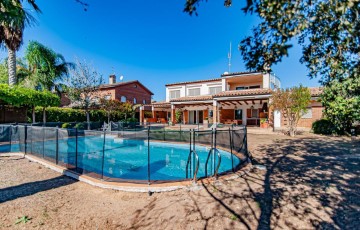 House 4 Bedrooms in Pacs del Penedès