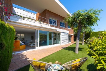 House 4 Bedrooms in Teià