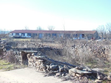 Industrial building / warehouse in Rebollar