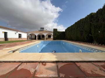 House 4 Bedrooms in Olivares