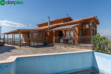 House 4 Bedrooms in Cúllar Vega