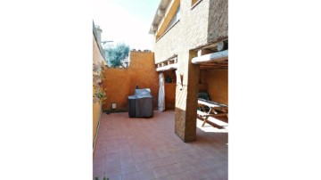 House 4 Bedrooms in El Raval d'Aguilera