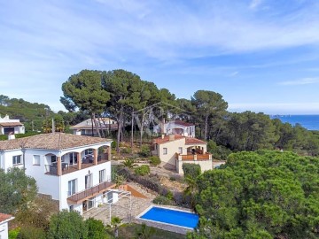 House 4 Bedrooms in Platja de Pals