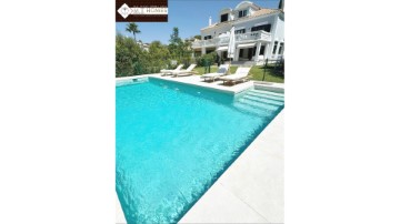 House 4 Bedrooms in Sotogrande Costa