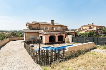 House 4 Bedrooms in Pla de Can Migrat