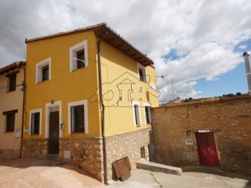 House 4 Bedrooms in Peñalver