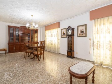 Apartment 4 Bedrooms in Benicolet