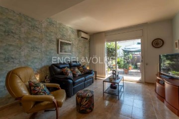 House 4 Bedrooms in Sarrià de Ter