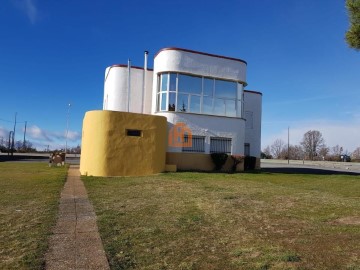 Edificio en Carbajal de la Legua