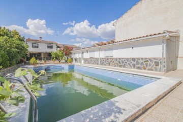 House 4 Bedrooms in Cijuela