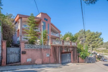 House 8 Bedrooms in California