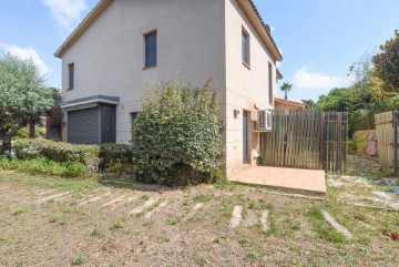 Maison 4 Chambres à Santa Agnes de Malanyanes