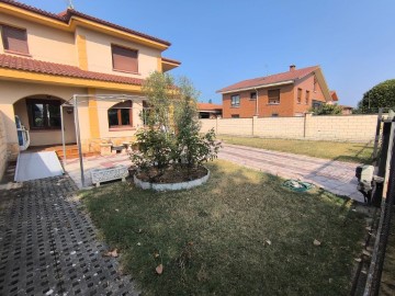 House 4 Bedrooms in Medina de Pomar