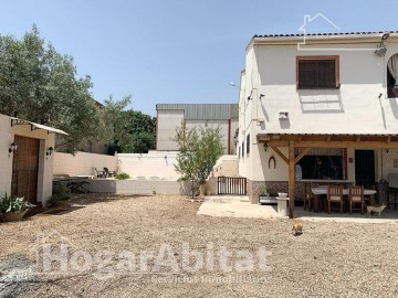 House 4 Bedrooms in Carcaixent