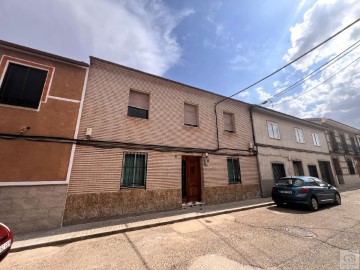 House 5 Bedrooms in Consuegra