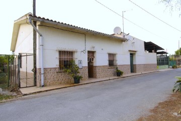 House 3 Bedrooms in Zona Llombai