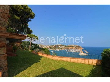 House 4 Bedrooms in Port Salvi - Puntabrava