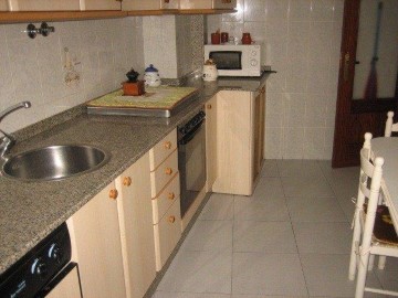 Apartment 3 Bedrooms in Flores del Sil