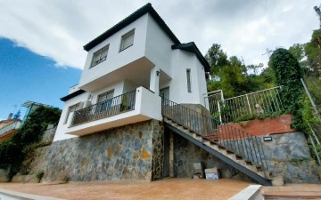 House 3 Bedrooms in Vallirana Parc