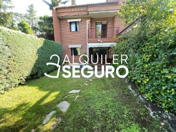 House 4 Bedrooms in Soto de Viñuelas